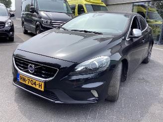 Vaurioauto  passenger cars Volvo V-40 2.0 D2 R Design 2015/12