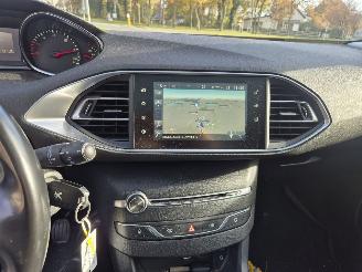 Peugeot 308 1.6 BLUE HDI EXECUTIVE picture 11