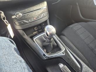 Peugeot 308 1.6 BLUE HDI EXECUTIVE picture 12