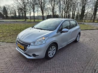 Unfallwagen Peugeot 208 1.2 VTi Active 2013/3