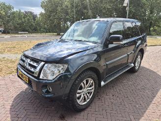 uszkodzony samochody osobowe Mitsubishi Pajero 3.2 DI-D INSTYL 2014/10