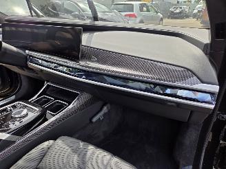 BMW 7-serie M760e picture 35