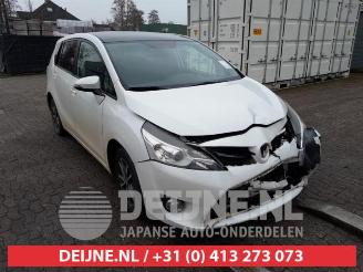 Vrakbiler auto Toyota Verso Verso, MPV, 2009 / 2018 2.0 16V D-4D-F 2013/4