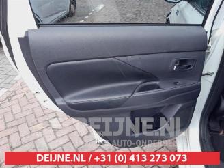 Mitsubishi Outlander Outlander (GF/GG), SUV, 2012 / 2022 2.0 16V PHEV 4x4 picture 13