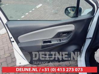 Toyota Yaris Yaris III (P13), Hatchback, 2010 / 2020 1.0 12V VVT-i picture 11