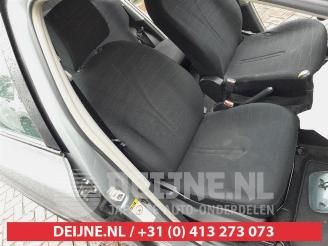 Toyota Yaris Yaris II (P9), Hatchback, 2005 / 2014 1.3 16V VVT-i picture 15