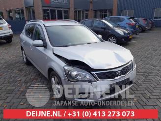 skadebil bromfiets Kia Cee d Cee'd Sporty Wagon (EDF), Combi, 2007 / 2012 1.4 16V 2010/7