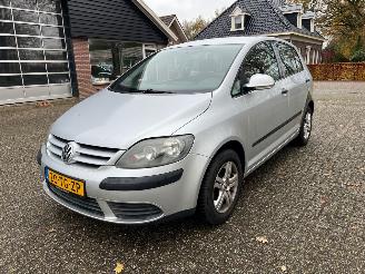 damaged passenger cars Volkswagen Golf plus 1.6 fsi Comfortline Business 2006/12