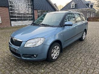 krockskadad bil auto Skoda Fabia 1.6 16v Ambiente 2008/12