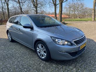 skadebil auto Peugeot 308 1.6 BluedHdi Pack 2015/5