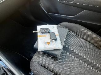 Volkswagen T-Roc 1.5 TSI CAMERA / PDC / NAVI / STOELVERW /150PK picture 19