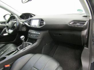 Peugeot 308 SW 1.2 PureTech Executive Navi Clima picture 12