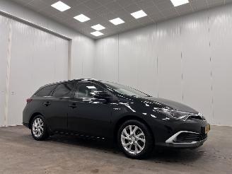 Vaurioauto  passenger cars Toyota Auris Touring Sports 1.8 Hybrid Panoramadak Navi Clima 2015/7