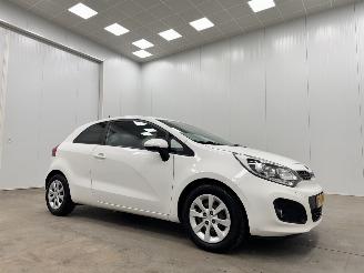 Damaged car Kia Rio 1.2 CVVT Plus Pack Navi Airco 2013/9