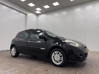 uszkodzony samochody osobowe Renault Clio 1.2 Authentique 5-drs Airco 2012/7