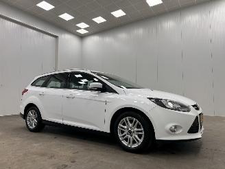 Damaged car Ford Focus Wagon 1.0 EcoBoost Clima 2013/5