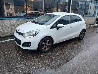 uszkodzony samochody osobowe Kia Rio Rio III (UB) Hatchback 1.2 CVVT 16V (G4LA5) [63kW] 2012/12