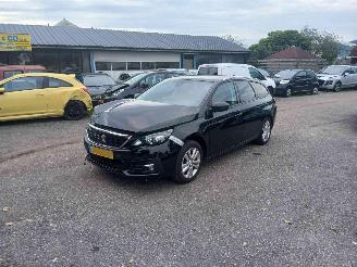 krockskadad bil auto Peugeot 308 308 SW (L4/L9/LC/LJ/LR) Combi 5-drs 1.2 12V e-THP PureTech 110 (EB2ADT(H 2020/1