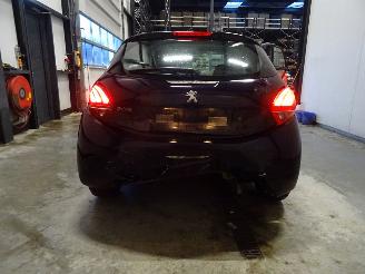 Peugeot 208 1.2VTI picture 4