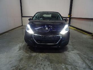 Peugeot 208 1.2VTI picture 3
