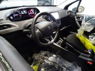 Peugeot 2008 1.2 VTI picture 5