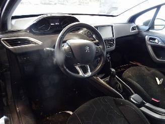 Peugeot 2008 1.2 VTI picture 6