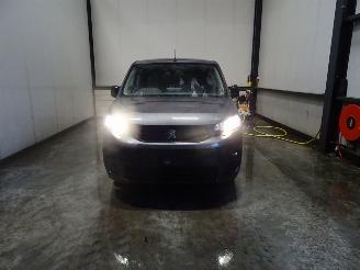 disassembly passenger cars Peugeot Partner 1.5 HDI 2021/3