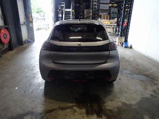 Peugeot 208 1.2 THP picture 2