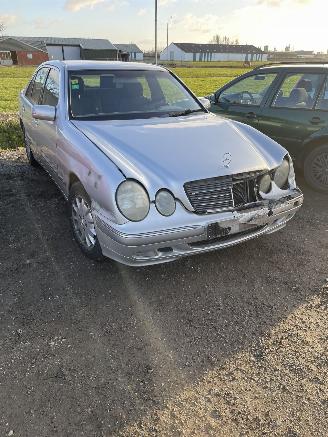 Mercedes E-klasse 240 Elégance picture 2