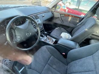 Mercedes E-klasse 240 Elégance picture 5