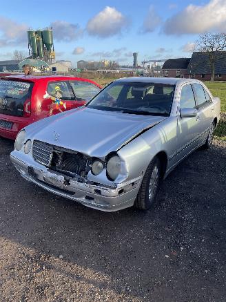 demontáž osobní automobily Mercedes E-klasse 240 Elégance 2000/1