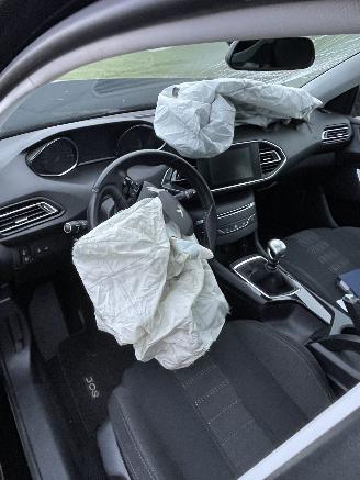 Peugeot 308 1.6 blue hdi picture 5