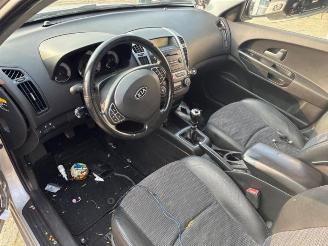 Kia Cee d Cee'd (EDB5), Hatchback 5-drs, 2006 / 2012 1.6 CVVT 16V picture 4