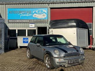 Vrakbiler auto Mini Cooper Mini One/Cooper (R50), Hatchback, 2001 / 2007 1.6 16V Cooper 2002/1