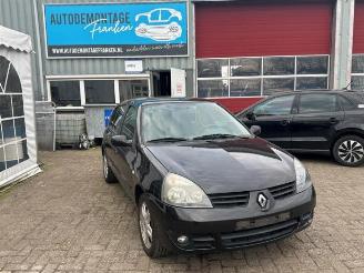 Coche siniestrado Renault Clio Clio II (BB/CB), Hatchback, 1998 / 2016 1.2 16V 2007/2