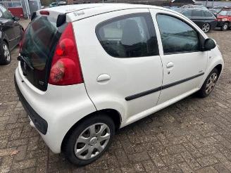 Peugeot 107 107, Hatchback, 2005 / 2014 1.0 12V picture 7