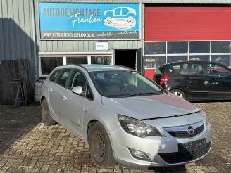 Vrakbiler auto Opel Astra Astra J Sports Tourer (PD8/PE8/PF8), Combi, 2010 / 2015 1.7 CDTi 16V 2012/6