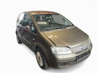 krockskadad bil auto Fiat Idea Idea (350AX), MPV, 2003 / 2012 1.4 16V 2006/11