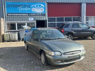 Vrakbiler auto Ford Escort Escort 6 (AAL/ABL), Hatchback, 1995 / 1998 1.6 16V 1996/1