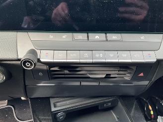 Opel Astra 1.2 Turbo Elegance picture 8