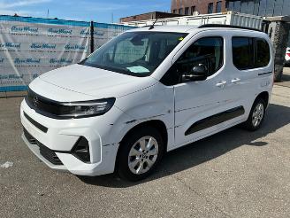 Vrakbiler auto Opel Combo 1.5 Life 2024/4
