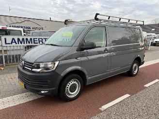 skadebil bedrijf Volkswagen Transporter 2.0 TDI 110KW DSG AUTOM.  AIRCO KLIMA EURO6 2017/4