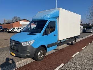 krockskadad bil bedrijf Mercedes Sprinter 311 CDI MEUBELBAK 2020/12