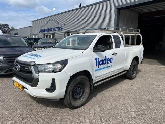 skadebil bedrijf Toyota Hilux 2.4 D-4D 110KW EXTRA CAB. AIRCO KLIMA 4WD 2021/5