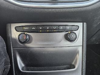 Opel Astra 1.0 Turbo 12V Combi/o  Benzine 999cc 77kW (105pk) FWD picture 12