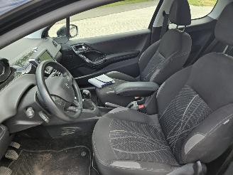 Peugeot 208 1.2 Vti 12V PureTech 82 Hatchback  Benzine 1.199cc 60kW (82pk) FWD picture 8
