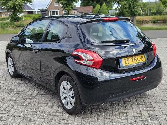 Peugeot 208 1.2 Vti 12V PureTech 82 Hatchback  Benzine 1.199cc 60kW (82pk) FWD picture 5