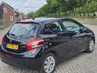 Peugeot 208 1.2 Vti 12V PureTech 82 Hatchback  Benzine 1.199cc 60kW (82pk) FWD picture 3