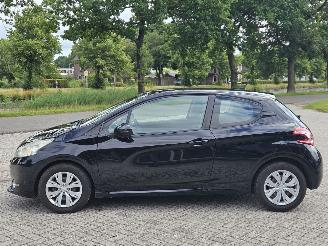 Peugeot 208 1.2 Vti 12V PureTech 82 Hatchback  Benzine 1.199cc 60kW (82pk) FWD picture 6