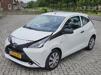Toyota Aygo 1.0 12V VVT-i Hatchback  Benzine 998cc 51kW (69pk) FWD picture 2